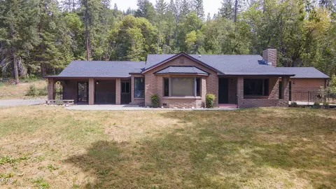 782 Covered Bridge Rd, Rogue River, OR 97537