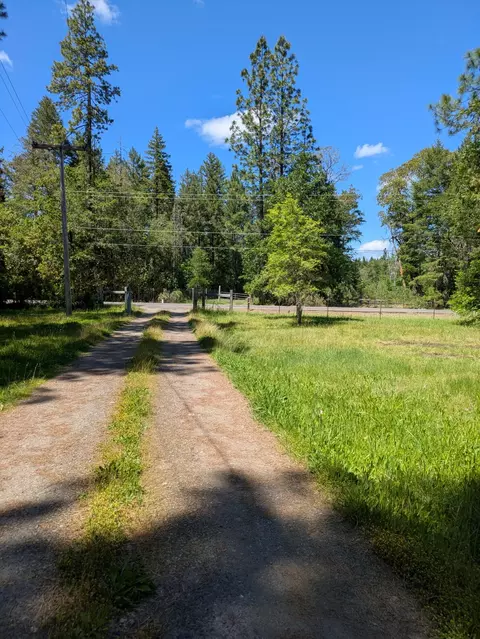 575 Kirkham Rd, Cave Junction, OR 97523