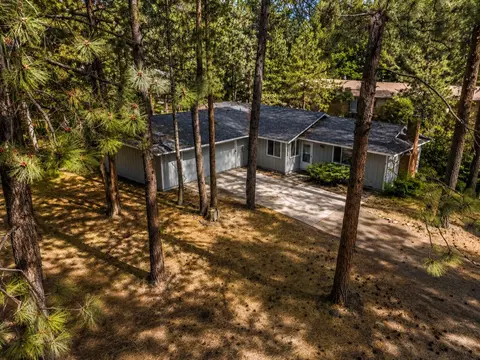 Exterior - 19968 Double Tree Ct, Bend, OR 97702 photo 4 of 6