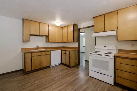 Kitchen - 19968 Double Tree Ct, Bend, OR 97702 photo 3 of 3