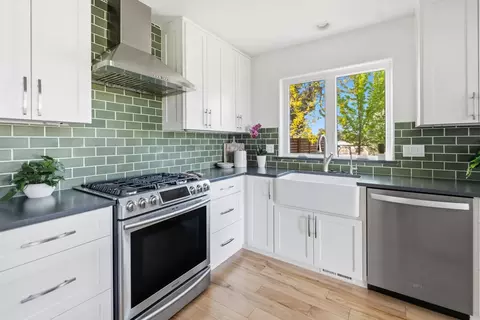 Kitchen - 20123 Elder Ln, Bend, OR 97703 photo 3 of 3