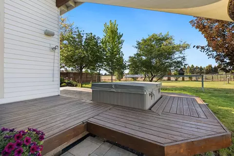 Exterior - 20123 Elder Ln, Bend, OR 97703 photo 2 of 14