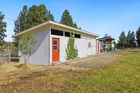 Exterior - 20123 Elder Ln, Bend, OR 97703 photo 13 of 14