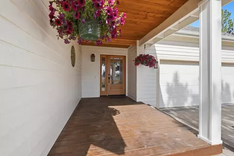 Exterior - 20123 Elder Ln, Bend, OR 97703 photo 5 of 14