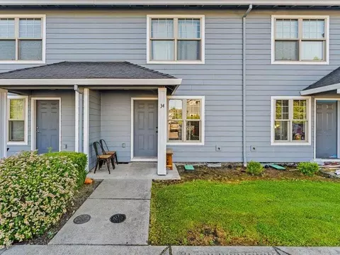 450 Midway Rd # 34, Medford, OR 97501