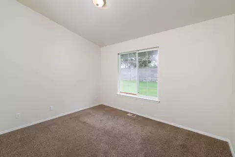 Bedroom - 3389 NE Stonebrook Loop, Bend, OR 97701 photo 2 of 4