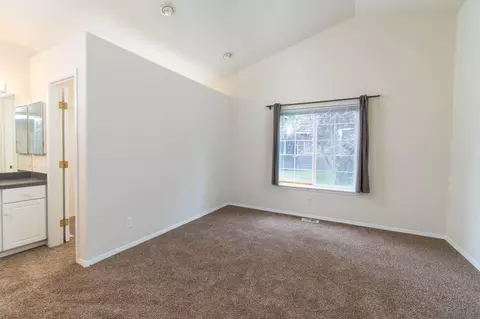 Bedroom - 3389 NE Stonebrook Loop, Bend, OR 97701 photo 3 of 4