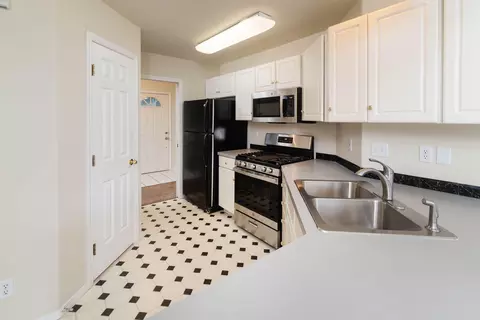 Kitchen - 3389 NE Stonebrook Loop, Bend, OR 97701 photo 2 of 2