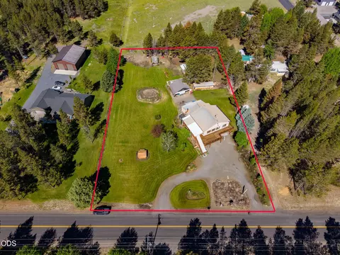 View/Area - 52971 Bridge Dr, La Pine, OR 97739 photo 2 of 4