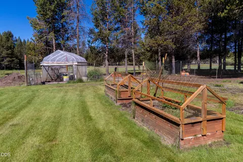 Exterior - 52971 Bridge Dr, La Pine, OR 97739 photo 2 of 6