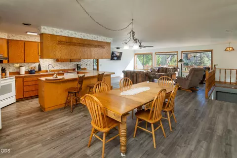 Dining - 52971 Bridge Dr, La Pine, OR 97739 photo 1 of 1