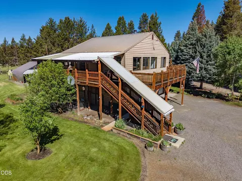 52971 Bridge Dr, La Pine, OR 97739