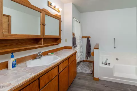 Bath - 52971 Bridge Dr, La Pine, OR 97739 photo 1 of 1