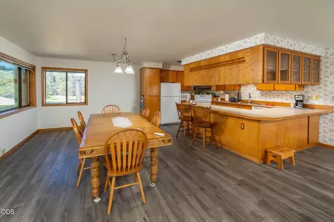 Dining - 52971 Bridge Dr, La Pine, OR 97739 photo 2 of 2
