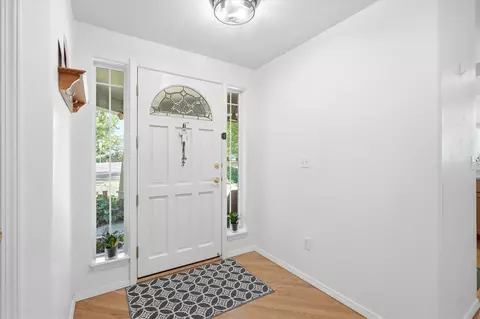 Entry Way - 96 Mountain View Dr, Phoenix, OR 97535 photo 1 of 3