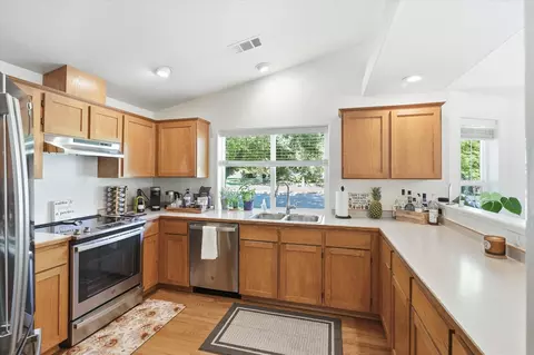 Kitchen - 96 Mountain View Dr, Phoenix, OR 97535 photo 2 of 2