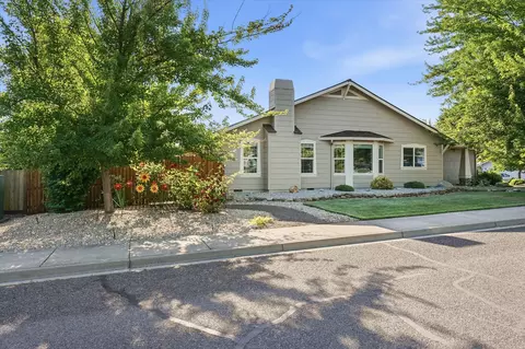 Exterior - 96 Mountain View Dr, Phoenix, OR 97535 photo 3 of 4