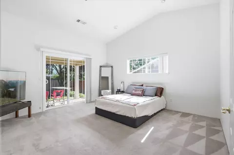 Bedroom - 96 Mountain View Dr, Phoenix, OR 97535 photo 1 of 3