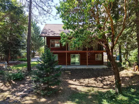 223 Indian Creek Ln, Shady Cove, OR 97539