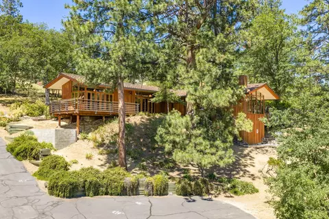 155 Terrace St, Ashland, OR 97520