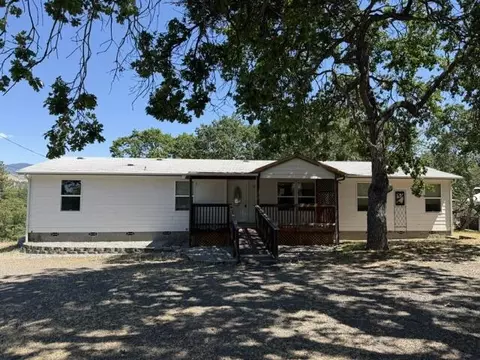 240 Mobile Dr, Ashland, OR 97520