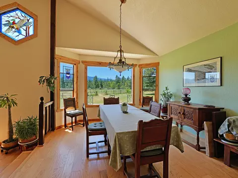 335 Sheraton Dr, Williams, OR 97544
