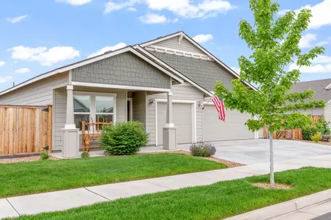 1256 NW Golf Course Dr, Madras, OR 97741