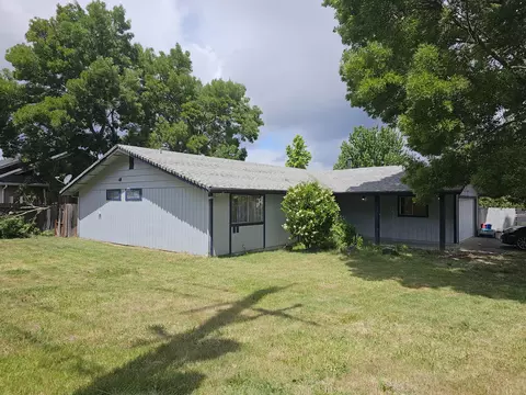 238 SE Grandview Ln, Grants Pass, OR 97527