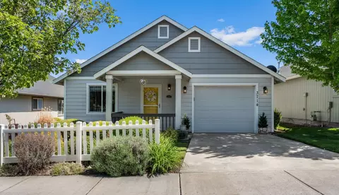 3714 SW 29th St, Redmond, OR 97756