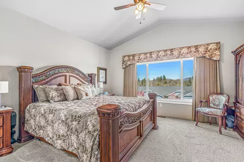 Bedroom - 161 Skyhawk Dr, Eagle Point, OR 97524 photo 1 of 4