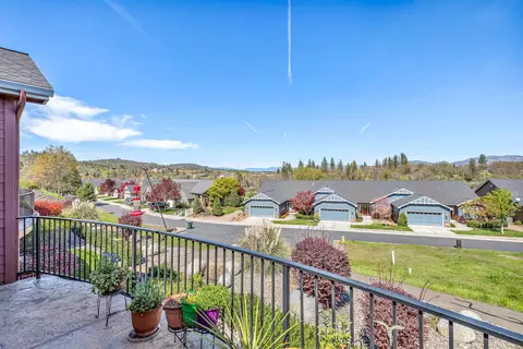 Exterior - 161 Skyhawk Dr, Eagle Point, OR 97524 photo 2 of 4