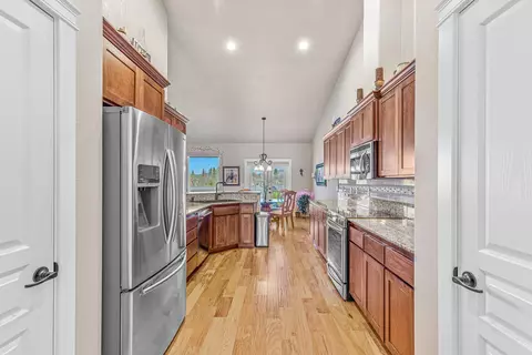 Entry Way - 161 Skyhawk Dr, Eagle Point, OR 97524 photo 1 of 4