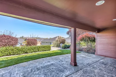 Exterior - 161 Skyhawk Dr, Eagle Point, OR 97524 photo 3 of 4