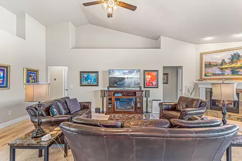 Living - 161 Skyhawk Dr, Eagle Point, OR 97524 photo 2 of 7