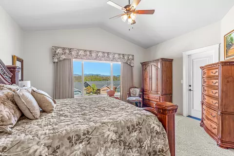Bedroom - 161 Skyhawk Dr, Eagle Point, OR 97524 photo 2 of 4