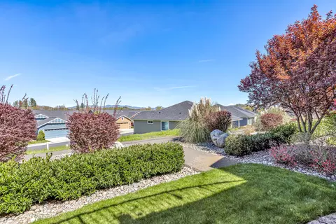Exterior - 161 Skyhawk Dr, Eagle Point, OR 97524 photo 4 of 4