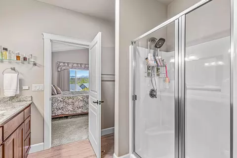 Bath - 161 Skyhawk Dr, Eagle Point, OR 97524 photo 1 of 3