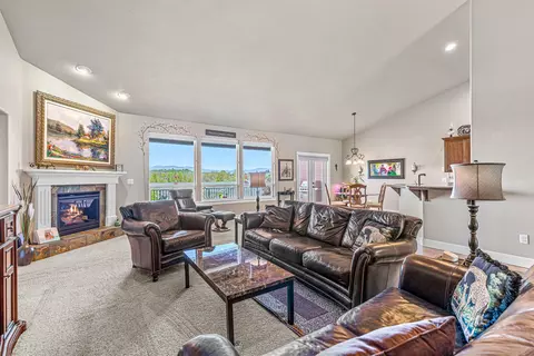 Living - 161 Skyhawk Dr, Eagle Point, OR 97524 photo 3 of 7