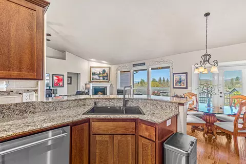 Kitchen - 161 Skyhawk Dr, Eagle Point, OR 97524 photo 2 of 2