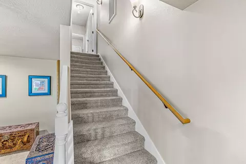 Entry Way - 161 Skyhawk Dr, Eagle Point, OR 97524 photo 4 of 4