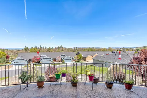 Exterior - 161 Skyhawk Dr, Eagle Point, OR 97524 photo 1 of 4