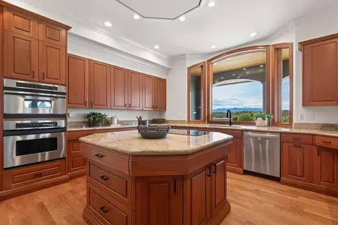 Kitchen - 20180 Winston Loop, Bend, OR 97703 photo 2 of 6