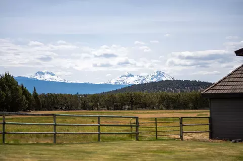 Exterior - 20180 Winston Loop, Bend, OR 97703 photo 2 of 10