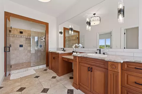 Bath - 20180 Winston Loop, Bend, OR 97703 photo 3 of 7