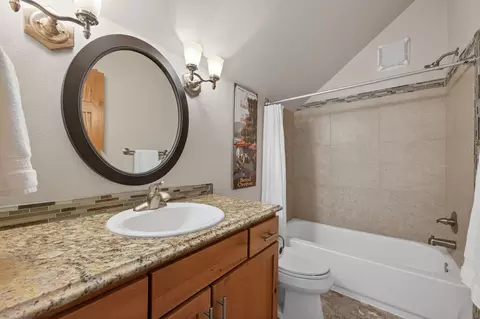 Bath - 20180 Winston Loop, Bend, OR 97703 photo 7 of 7