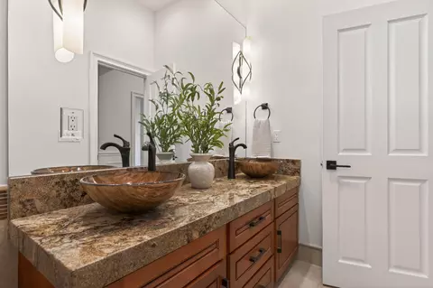 Bath - 20180 Winston Loop, Bend, OR 97703 photo 4 of 7