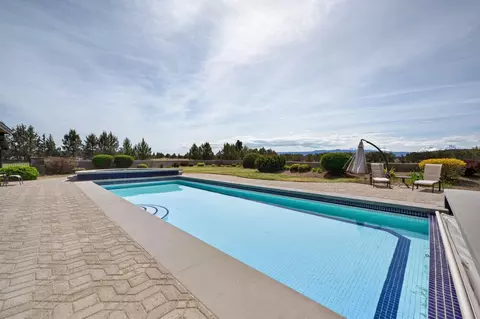 Exterior - 20180 Winston Loop, Bend, OR 97703 photo 6 of 10