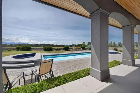 Exterior - 20180 Winston Loop, Bend, OR 97703 photo 8 of 10