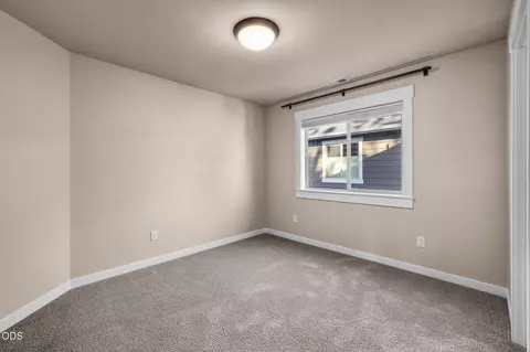 Bedroom - 20909 Sotra Loop, Bend, OR 97702 photo 5 of 10