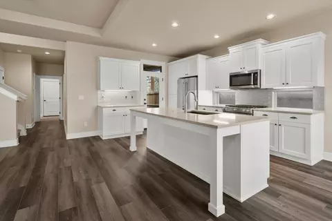 Kitchen - 20909 Sotra Loop, Bend, OR 97702 photo 1 of 4